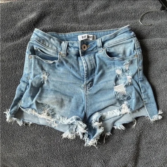 Light Faded Blue Savvy Distressed Denim Shorts Size 5 - Picture 6 of 7